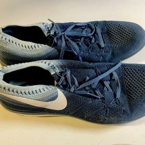 Nike fly knit shoes great used condition size 9 womens